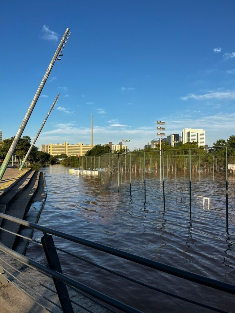 sem-seguro-e-sem-socorro-o-desamparo-de-pequenos-negocios-na-orla-do-guaiba-apos-a-enchente