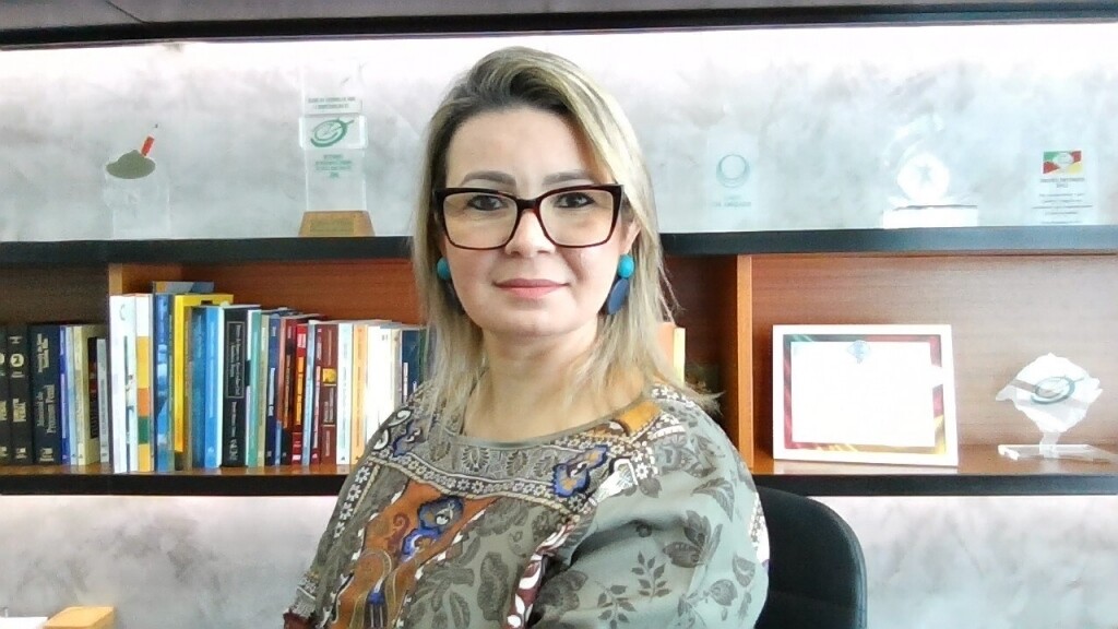 dialogando-com-o-mercado-paradeda-entrevista-suellen-farias