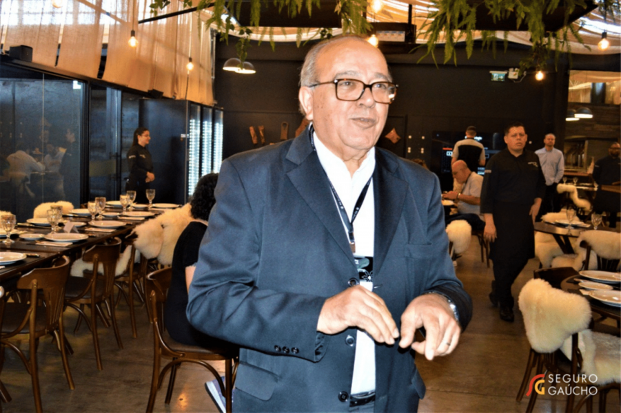 celso-azevedo-ha-50-anos-seguindo-a-mesma-bandeira-em-sua-jornada-profissional-2