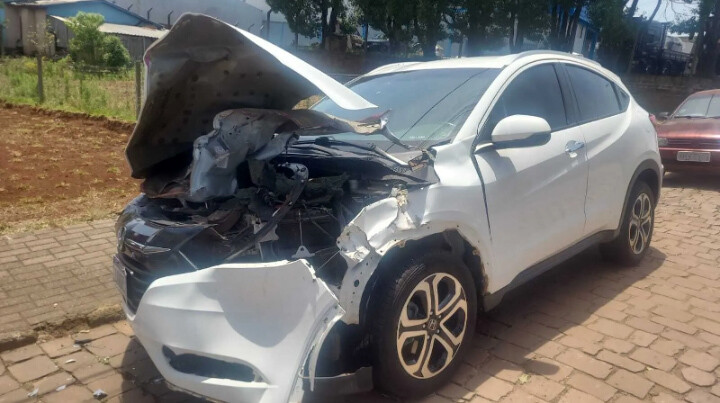 carro-estacionado-em-via-publica-e-atingido-por-roda-de-trator-veja-o-que-diz-o-seguro-automotivo