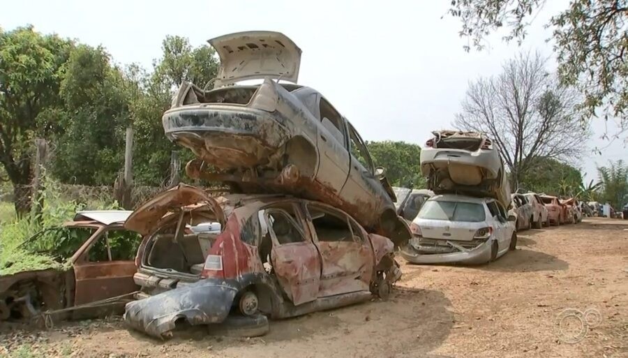 acessorios-encontrados-em-carros-retirados-de-lago-reforcam-investigacao-de-golpe-em-seguros