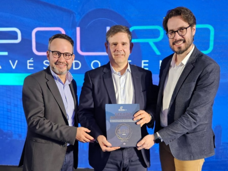 diretor-presidente-da-bradesco-autore-e-homenageado-pelo-sindseg-prms