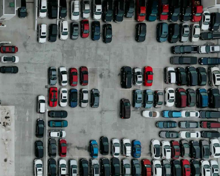 como-as-novas-tarifas-comerciais-de-trump-podem-afetar-o-seguro-de-automoveis-nos-eua