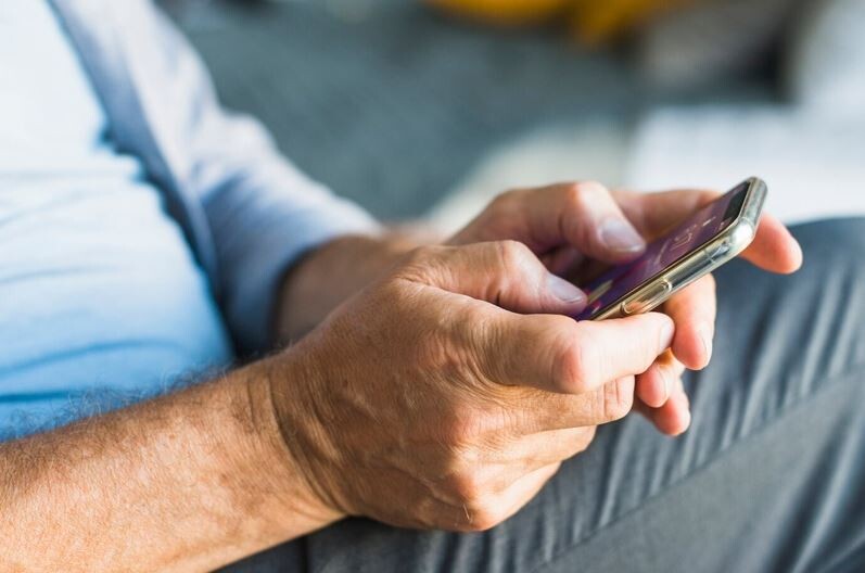 instituto-de-longevidade-mag-lanca-webserie-para-ajudar-pessoas-50-a-navegarem-com-mais-seguranca-no-mundo-digital