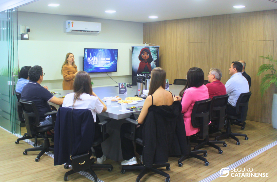 cafe-com-historias-da-icatu-reune-corretores-em-blumenau