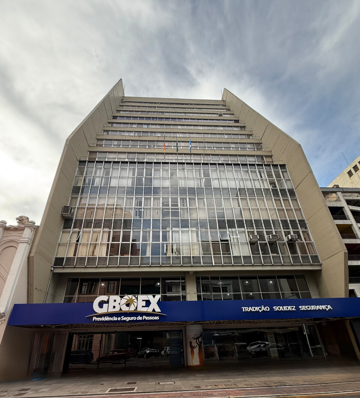 gboex-padroniza-marcas-revitaliza-fachadas-e-espacos-da-sede