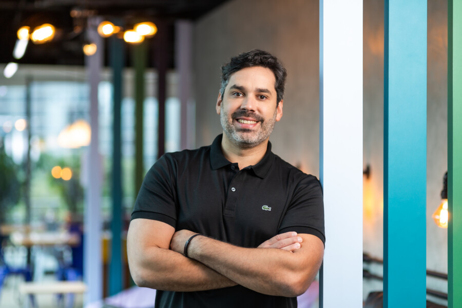 axa-no-brasil-amplia-acessibilidade-no-atendimento-com-icom-plataforma-de-interpretes-de-libras-online