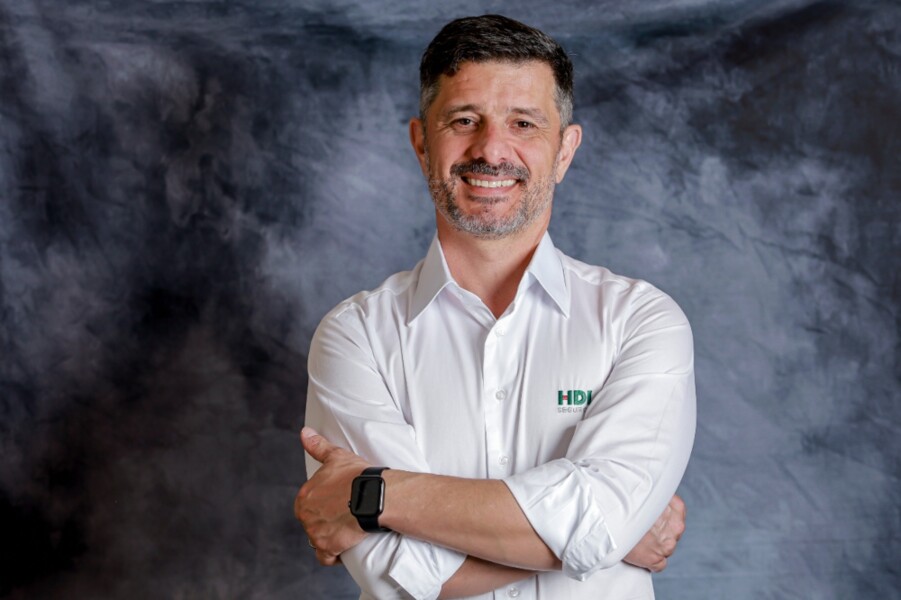 ceo-do-grupo-hdi-e-reconhecido-como-executivo-do-ano-no-2025-insurance-corp-awards