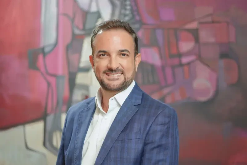 de-office-boy-a-diretor-comercial-leonardo-freitas-celebra-30-anos-de-trajetoria-na-bradesco-seguros