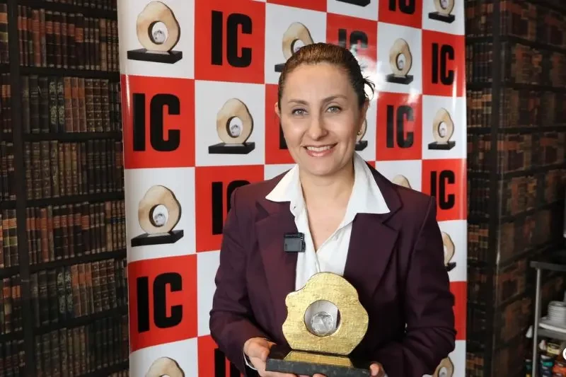 erika-medici-ceo-da-axa-no-brasil-e-eleita-executiva-de-destaque-no-mercado-de-seguros-no-insurance-corp-awards-2025