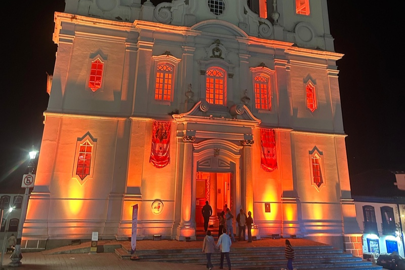 capemisa-seguradora-ilumina-catedral-de-santo-antonio-e-valoriza-profissionais-na-1-edicao-do-corretor-na-real-em-diamantina