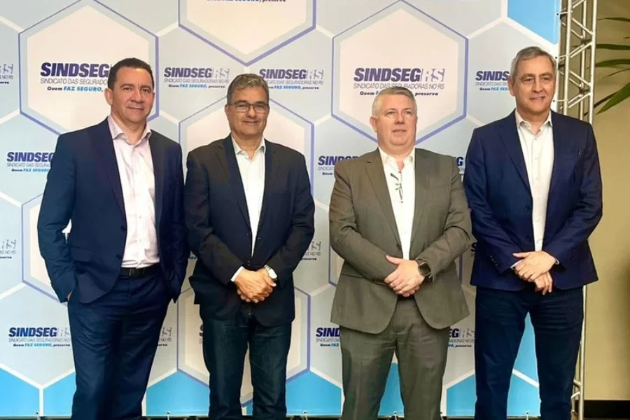 fenacap-participa-de-evento-do-mercado-segurador-em-porto-alegre