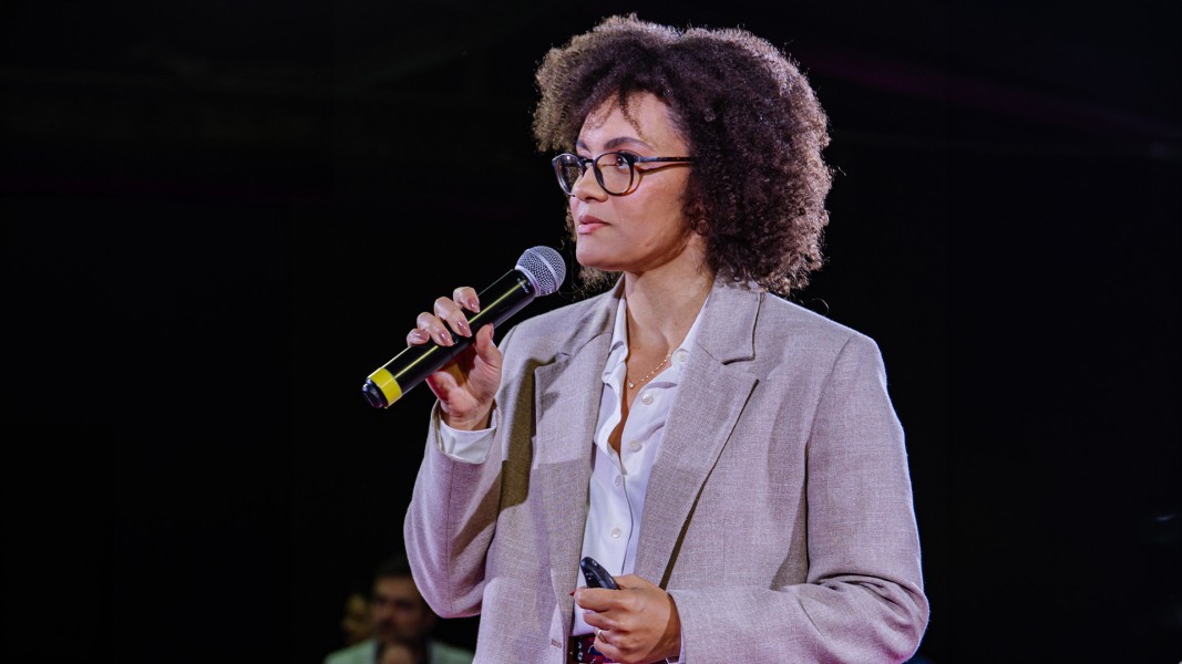 kaine-cristine-representa-a-sancor-seguros-em-encontro-que-valoriza-a-lideranca-feminina