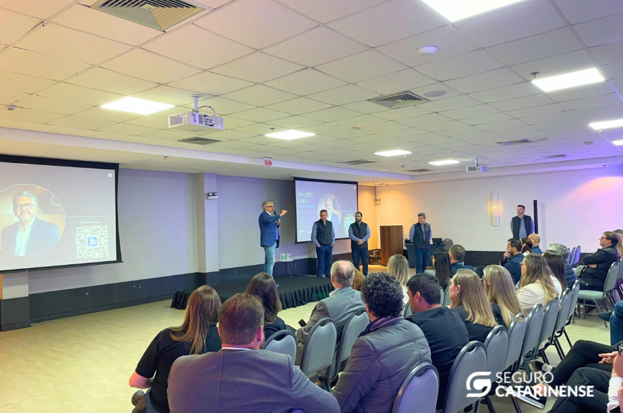 ceo-da-porto-participa-de-encontro-com-corretores-em-blumenau