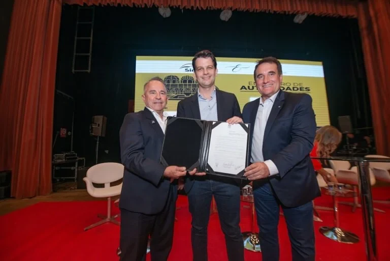 prefeito-eduardo-pimentel-sanciona-lei-que-institui-a-semana-do-seguro-em-curitiba