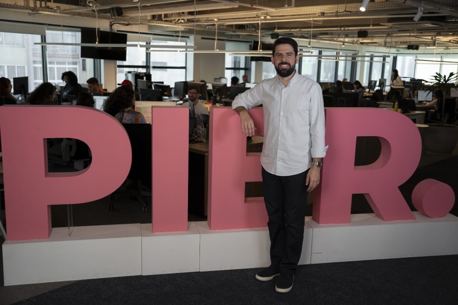 3-formas-de-usar-a-ia-para-transformar-a-experiencia-no-setor-de-seguros