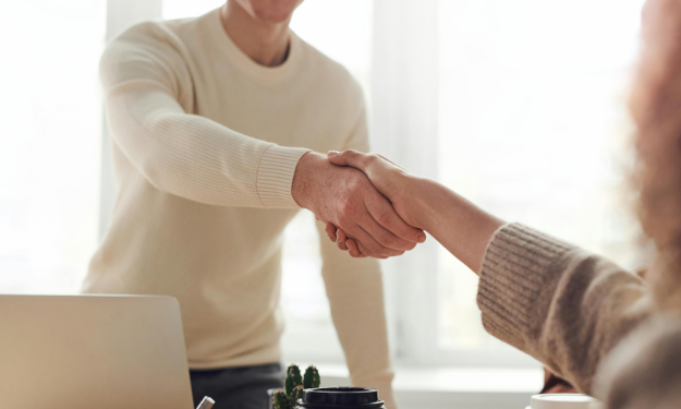 hero-seguros-faz-parceria-com-travel-compositor-e-amplia-a-emissao-digital-de-seguro-viagem-no-turismo