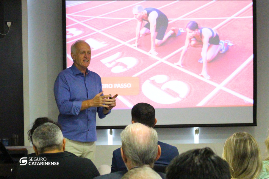 palestra-sobre-saude-integral-reune-corretores-em-blumenau
