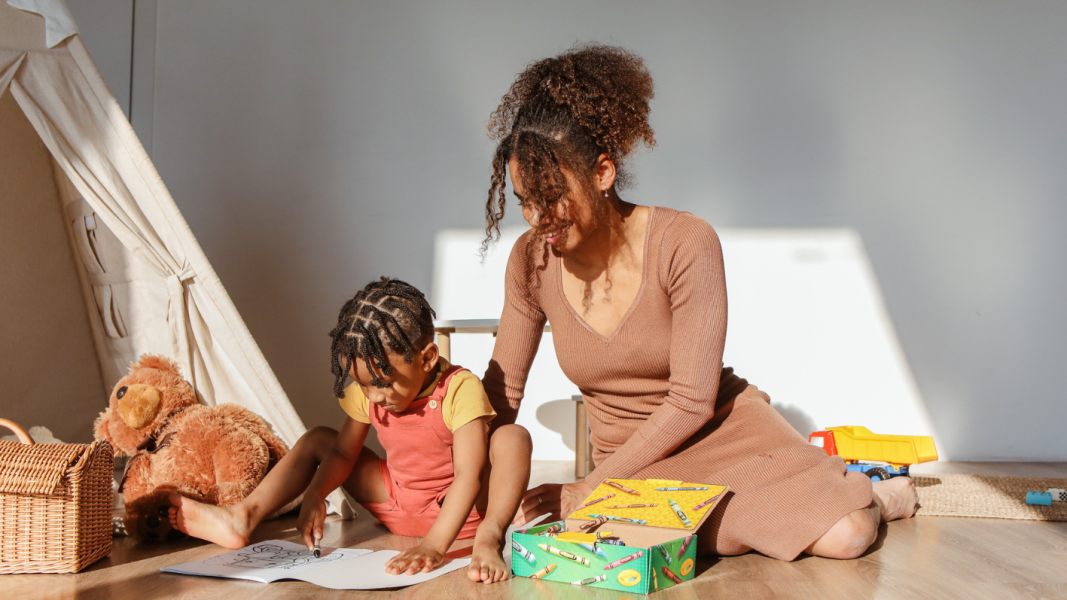 4-cuidados-financeiros-para-maes-que-cuidam-do-orcamento-familiar-proteger-a-renda-da-familia