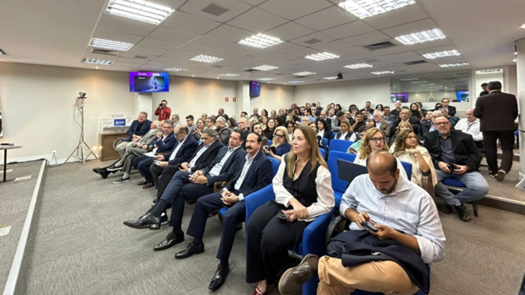 conexao-futuro-seguro-2026-debate-ia-regulacao-e-o-futuro-da-distribuicao-de-seguros-no-brasil