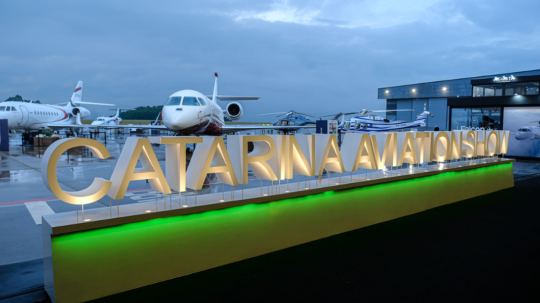 alper-seguros-participa-do-catarina-aviation-show-2026-e-debate-desafios-da-aviacao-executiva