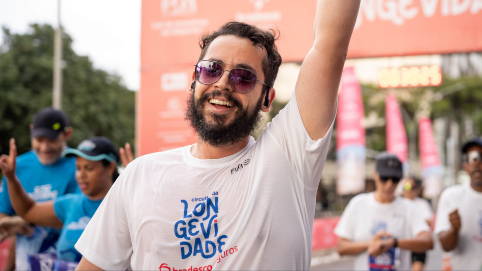 circuito-da-longevidade-bradesco-seguros-leva-esporte-saude-e-bem-estar-a-orla-de-salvador