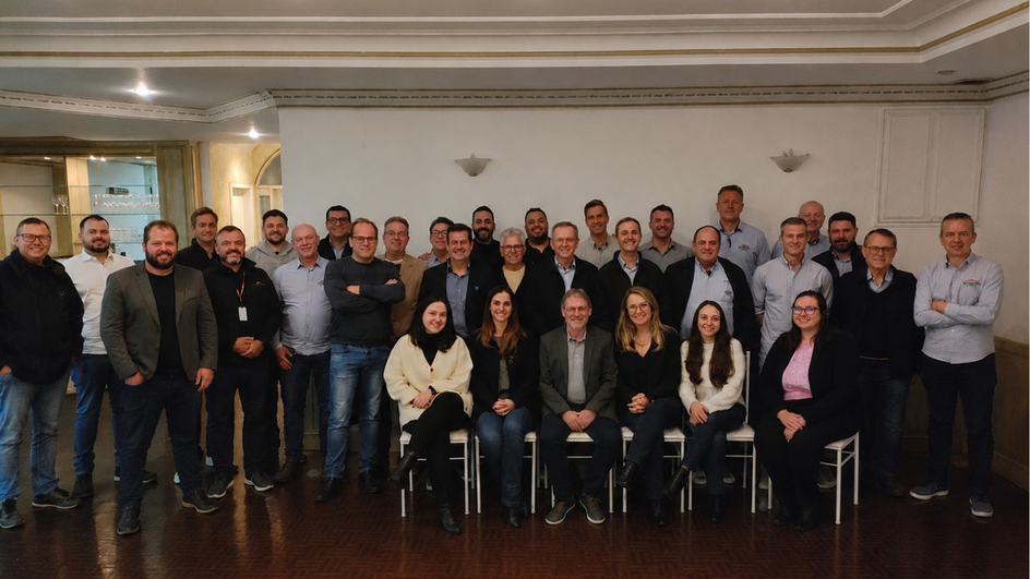 clubcor-vale-do-itajai-recebe-porto-seguro-e-carglass-para-apresentar-solucoes-em-seguros