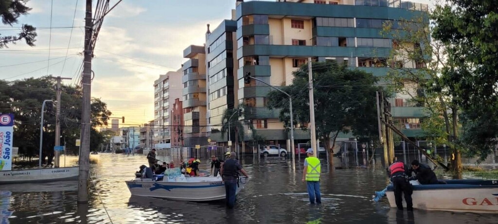 um-mes-de-cheia-historica-o-dia-que-nunca-acabou