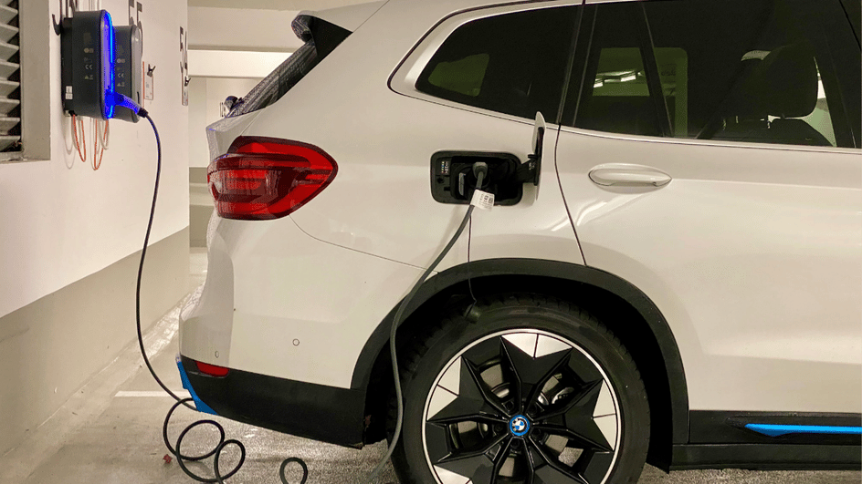 alta-nas-vendas-de-carros-eletricos-reforca-a-importancia-do-seguro-veicular-e-instalacao-segura-de-carregadores