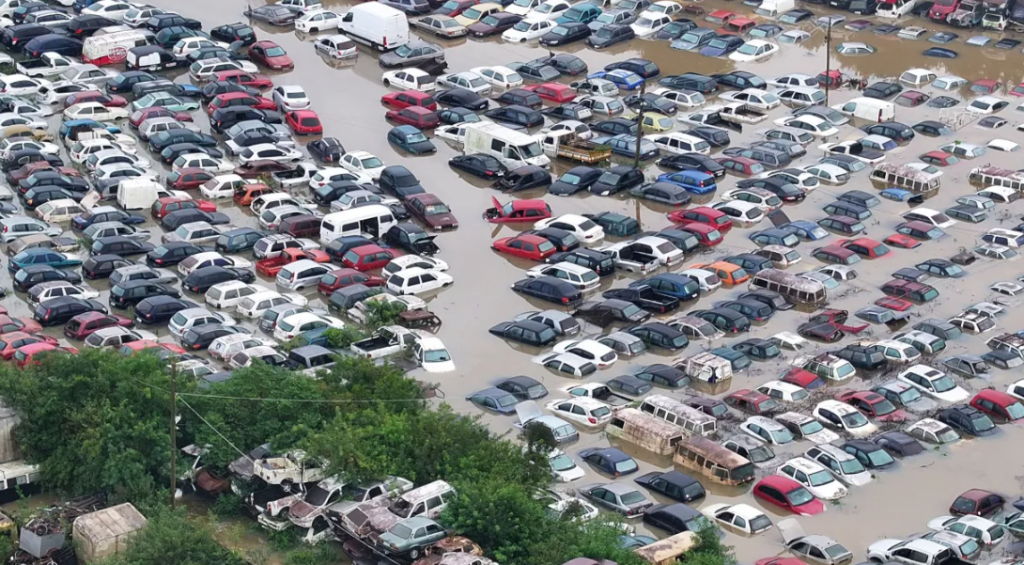 cnn-gauchos-perderam-200-mil-carros-na-enchente-e-a-minoria-deve-ter-seguro