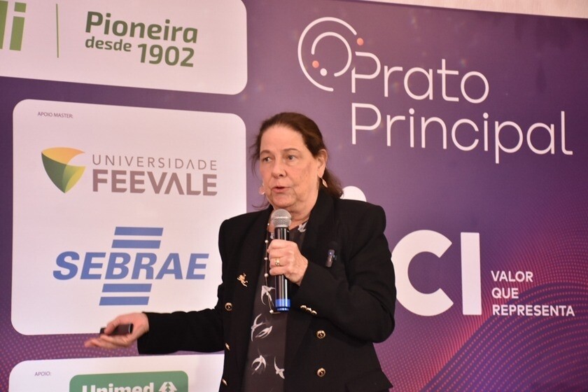 em-novo-hamburgo-economista-chefe-de-icatu-faz-projecoes-para-2024-sobre-pib-cambio-e-taxa-selic