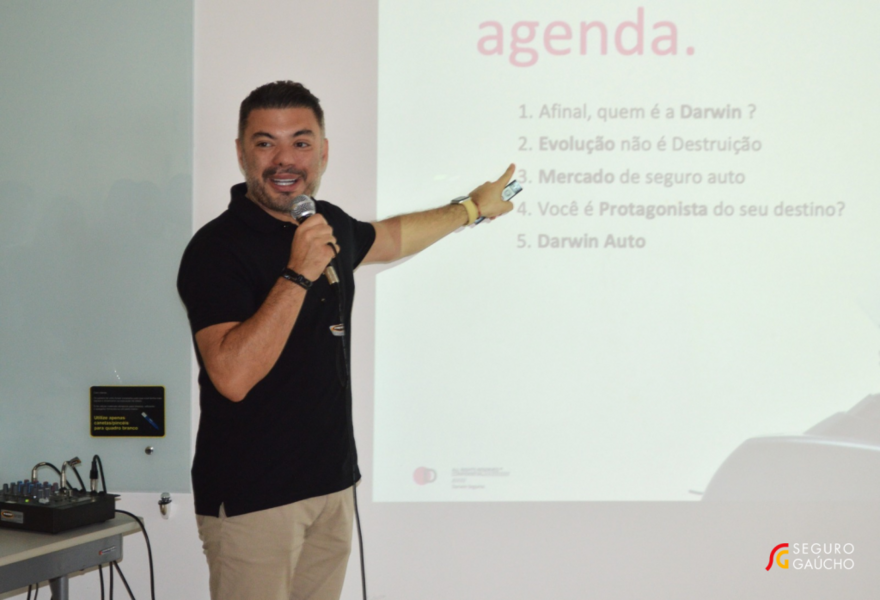 executivos-da-darwin-palestram-sobre-o-seguro-de-automovel-por-assinatura-em-atividade-da-evvolue