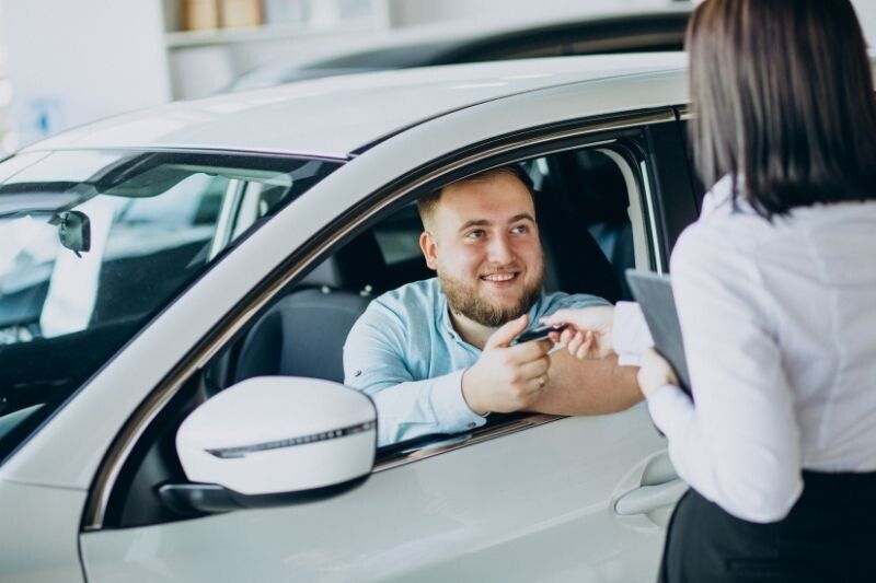 corretor-que-vende-protecao-veicular-comete-crime-contra-o-sistema-financeiro