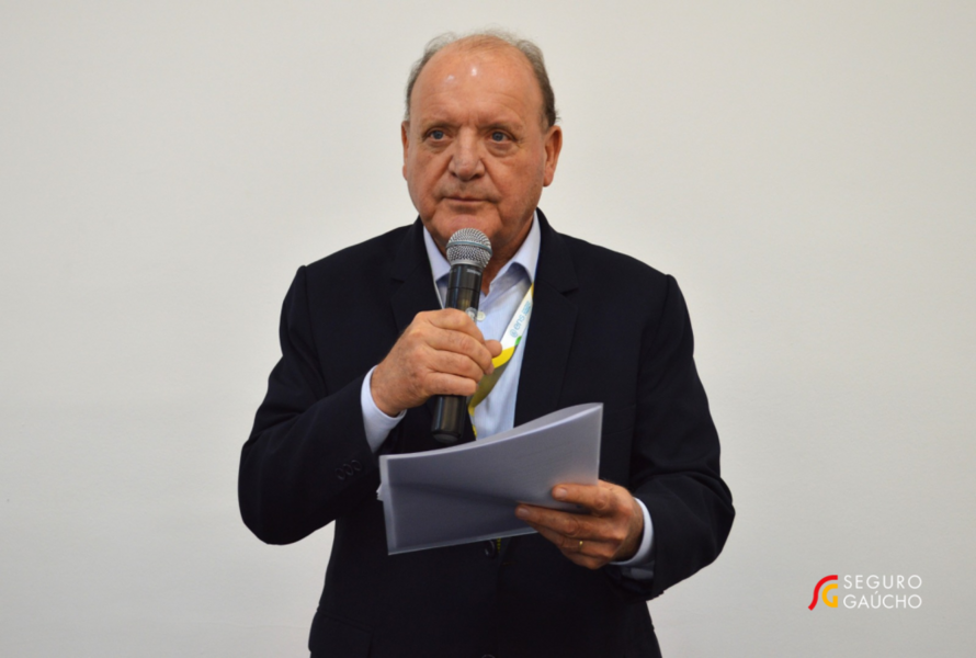 ricardo-pansera-faz-mediacao-de-painel-sobre-inovacoes-no-setor-durante-o-23-congresso