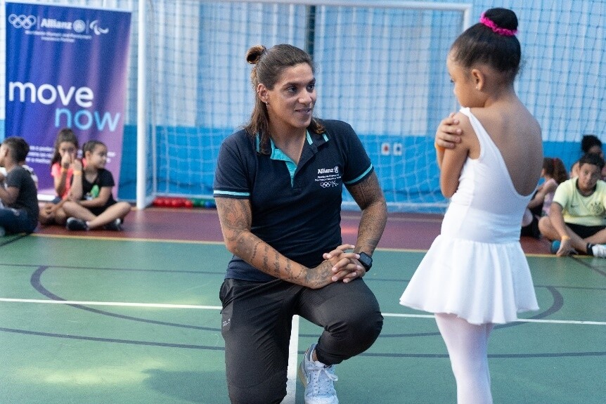 criancas-de-associacao-beneficente-da-allianz-participam-de-projeto-internacional-com-ana-marcela-cunha-e-bruno-fratus