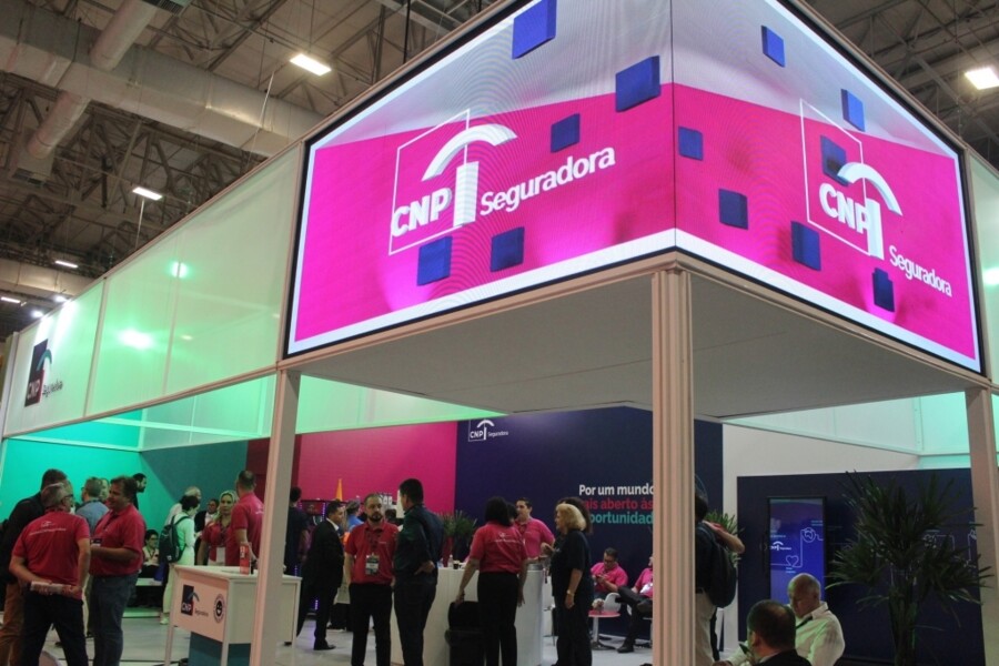 cnp-seguradora-apresenta-novidade-no-conec-2023-parceria-com-os-correios-para-a-venda-de-seguros
