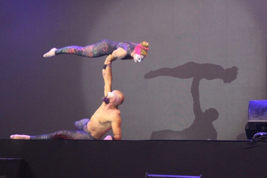 respeitavel-publico-comecou-o-conec-2023-e-com-direito-a-um-grande-espetaculo-de-circo