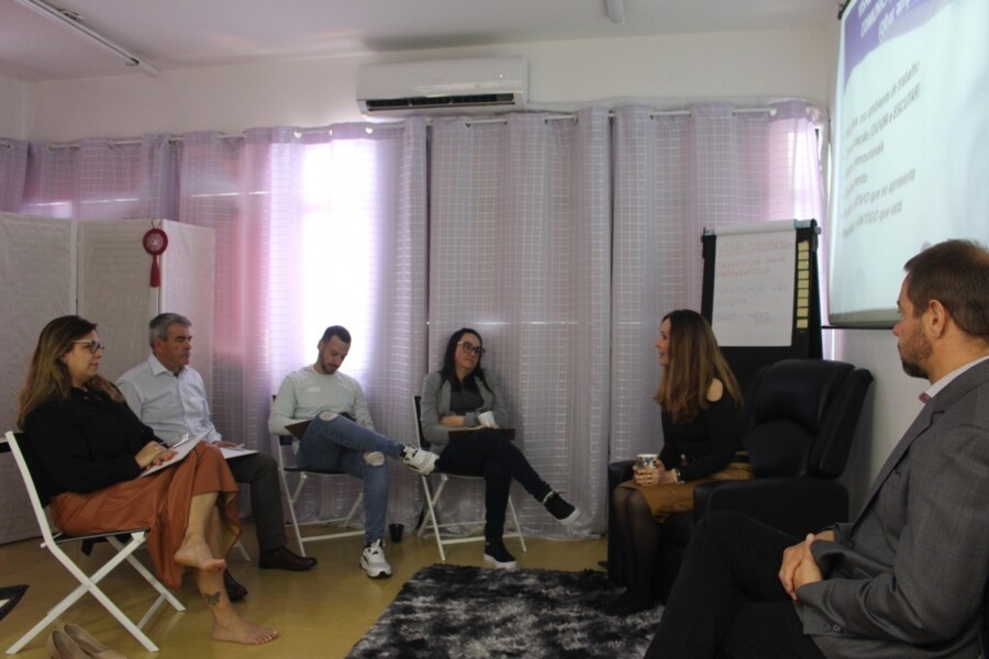 jane-lucas-e-pedro-vianna-promoveram-encontro-de-reflexoes-com-profissionais-do-mercado-de-seguros