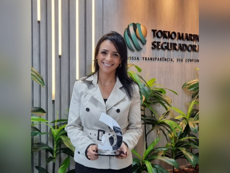 com-28-anos-de-mercado-e-desde-2010-na-tokio-marine-daiane-souza-e-uma-das-agraciadas-no-premio-destaques-2023-do-cvg-rs