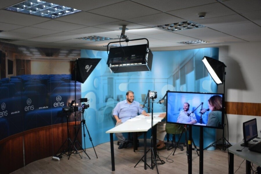 ens-lanca-podcast-em-comemoracao-a-aniversario-de-52-anos