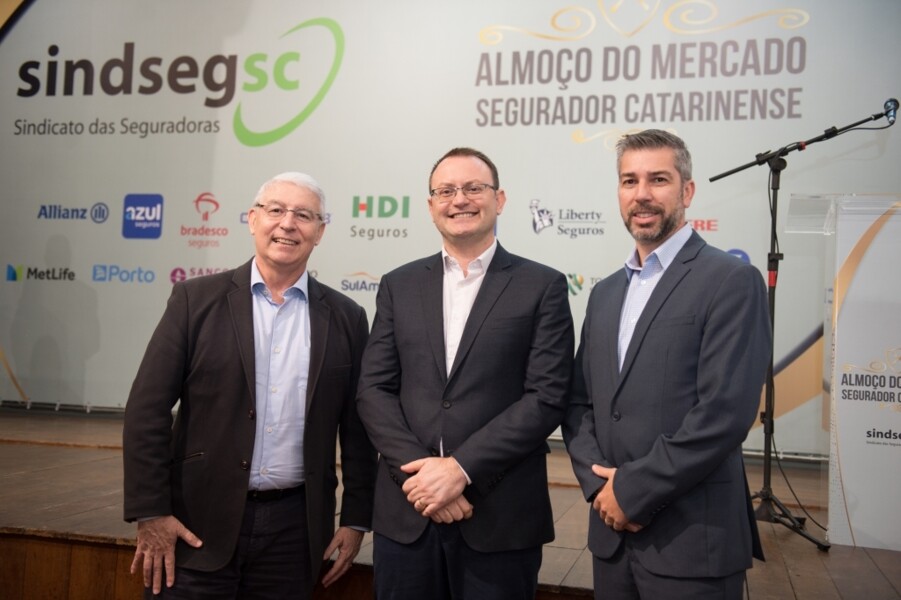 os-sindsegs-do-prms-e-rs-marcaram-presenca-no-almoco-do-mercado-segurador-catarinense