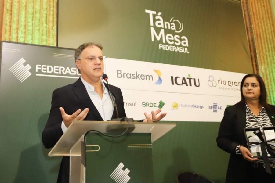 icatu-seguros-e-homenageada-pela-federasul