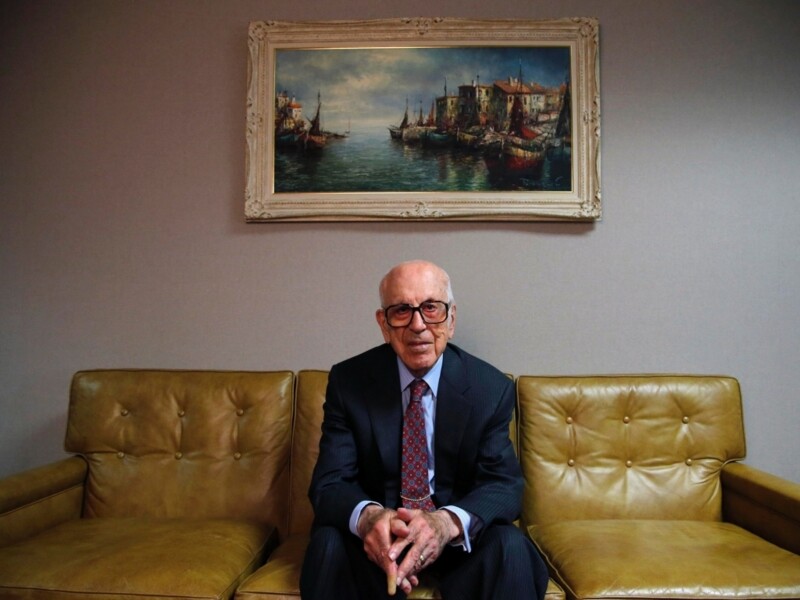 ele-vendia-seguros-de-porta-em-porta-hoje-aos-101-anos-e-bilionario