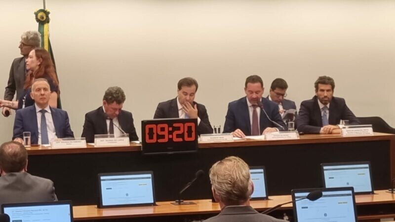 cnseg-propoe-que-tributacao-sobre-o-setor-de-seguros-seja-apenas-pelo-iof