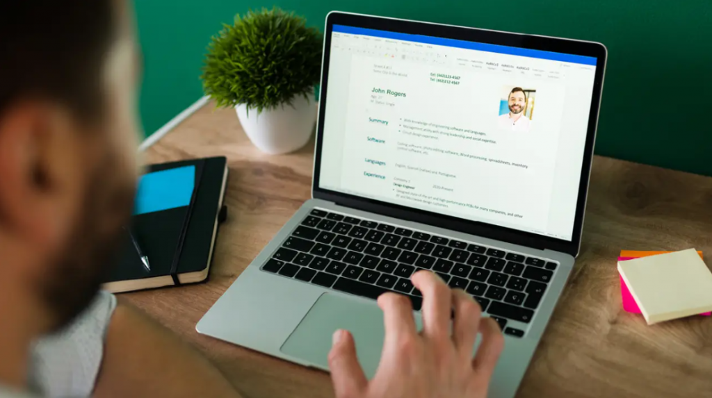 banco-de-curriculos-auxiliando-na-recolocacao-de-profissionais-do-setor-de-seguros