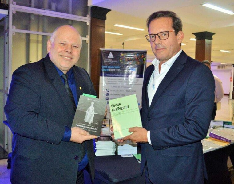 mauricio-gravina-e-a-obra-o-direito-dos-seguros