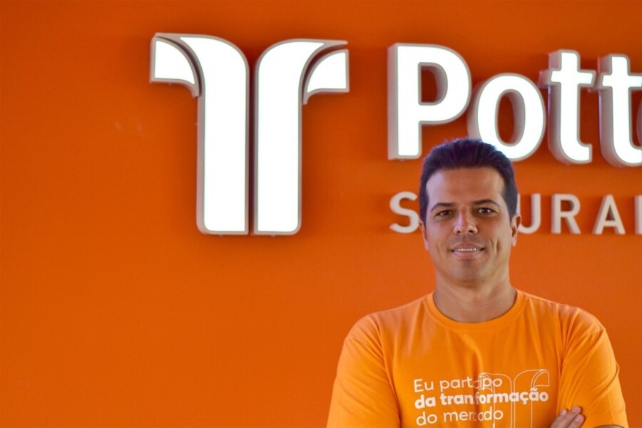 pottencial-conquista-pela-quarta-vez-1-lugar-na-categoria-seguradoras-riscos-financeiros-do-premio-estadao-financas-mais