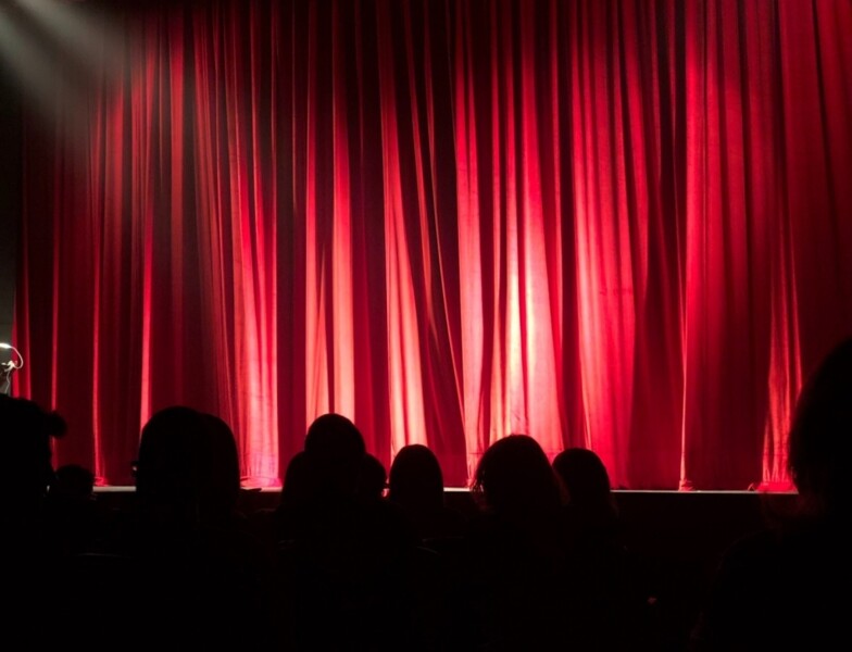 tokio-marine-patrocina-comedia-teatral-feliz-dia-das-maes