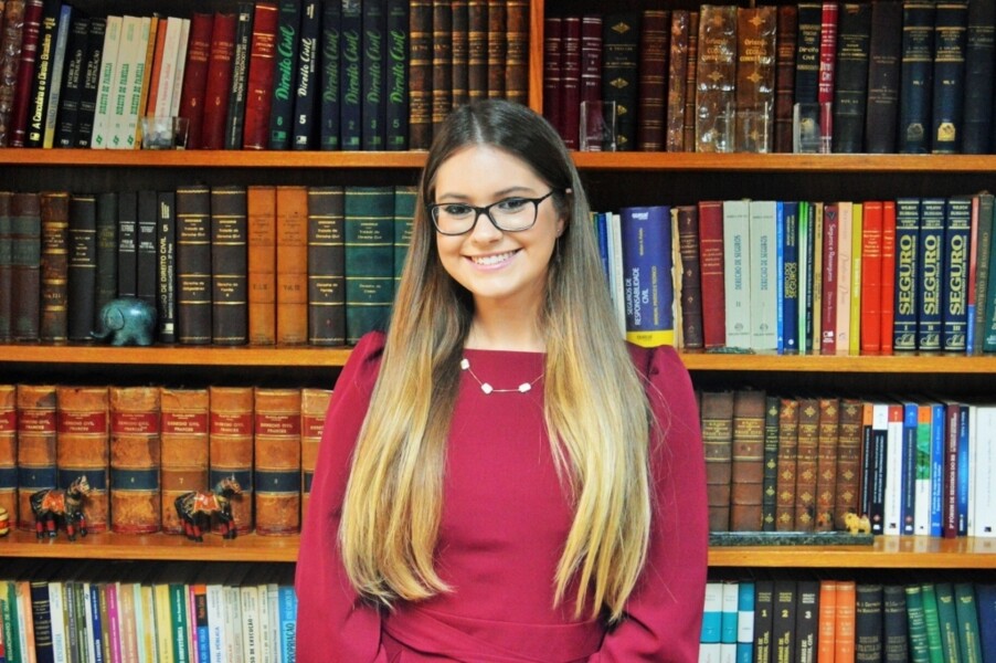 de-estagiaria-a-gerente-de-controladoria-a-trajetoria-de-natalia-gil-no-escritorio-agrifoglio-vianna