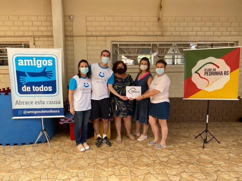 natal-solidario-clube-da-pedrinha-entrega-presentes-em-entidade-assistencial